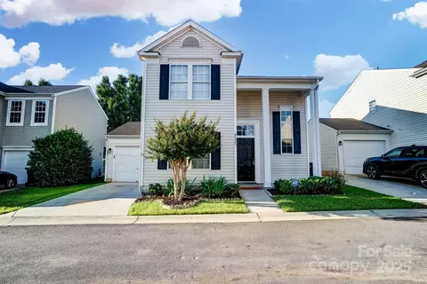 8605 Sawleaf Ct, Charlotte, NC 28215