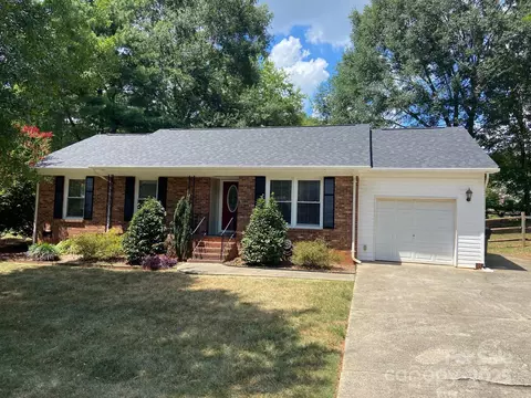 2418 Live Oak Ct, Gastonia, NC 28056