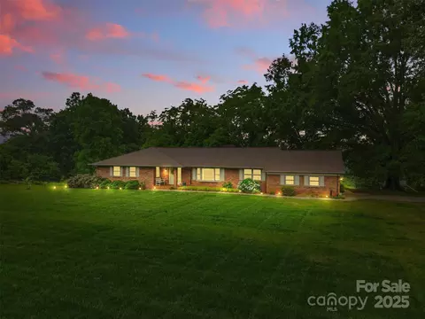1081 Long Dr, Newton, NC 28658