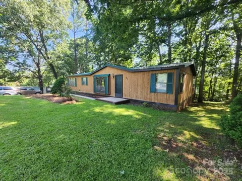 2461 Ridgecrest Dr, Stanley, NC 28164
