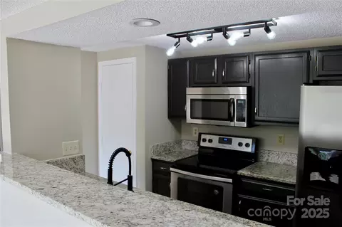1604 Arlyn Cir #E, Charlotte, NC 28213