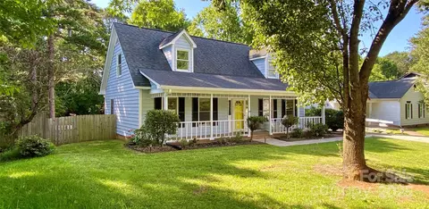 8742 Rittenhouse Cir, Charlotte, NC 28270