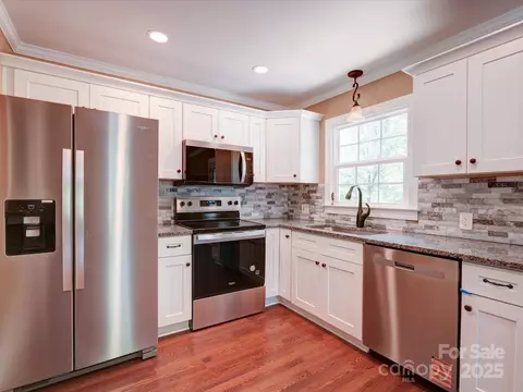1306 Abbey Ct, Lancaster, SC 29720 photo 3
