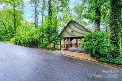 809 Westminster Sw Cir SW, Lenoir, NC 28645