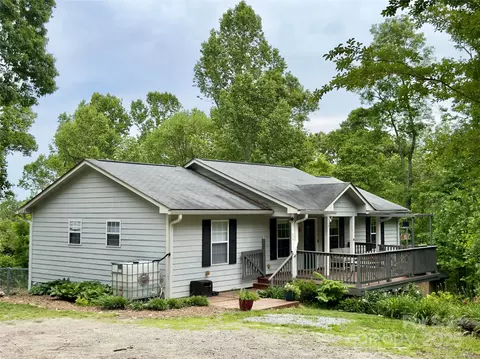 575 Rugged Top Rd, Hendersonville, NC 28792