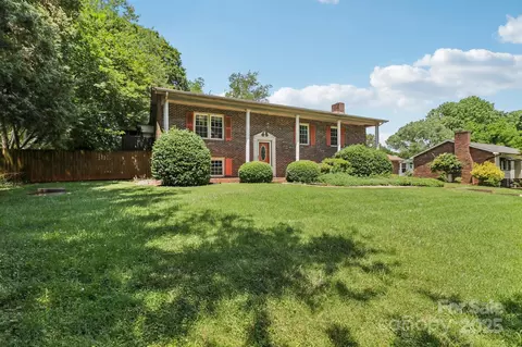 5626 Sandhurst Rd, Hickory, NC 28602