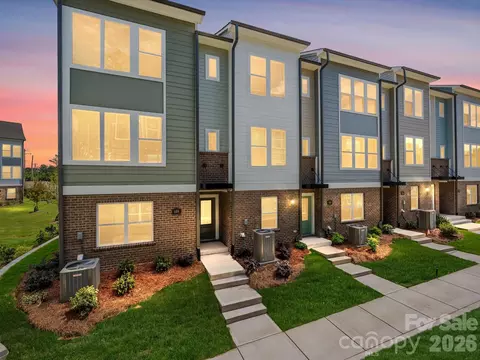 1104 Bismuth Ln, Charlotte, NC 28211