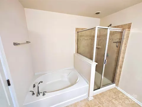 Bath - 8230 Viewpoint Ln, Cornelius, NC 28031 photo 2 of 2