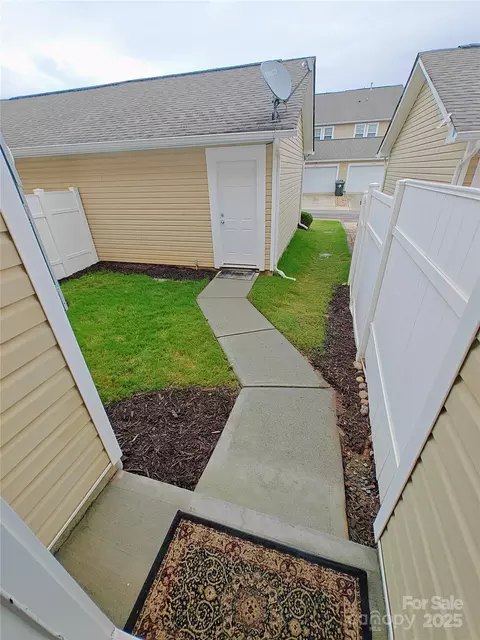 Exterior - 8230 Viewpoint Ln, Cornelius, NC 28031 photo 1 of 2