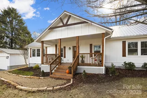 227 Ashmore Ave, Hendersonville, NC 28791