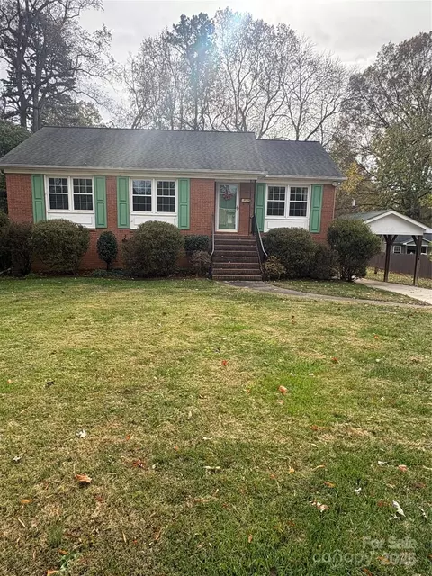 5806 Whitingham Dr, Charlotte, NC 28215