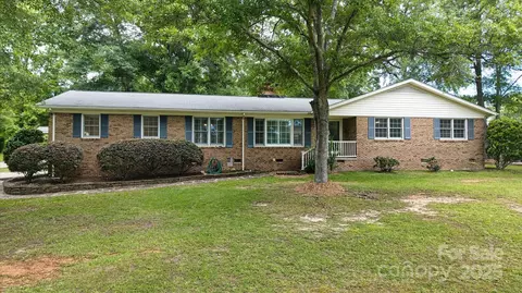 2618 Pineview Dr, Lancaster, SC 29720