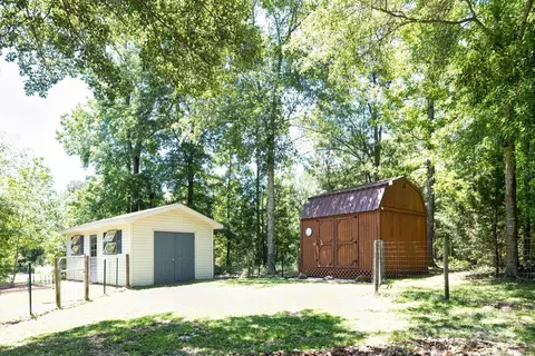 Exterior - 2618 Pineview Dr, Lancaster, SC 29720 photo 9 of 10
