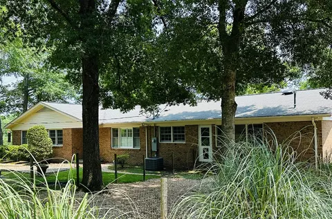 Exterior - 2618 Pineview Dr, Lancaster, SC 29720 photo 4 of 10