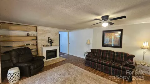 Living - 140 Dalu Ln, Harmony, NC 28634 photo 2 of 5