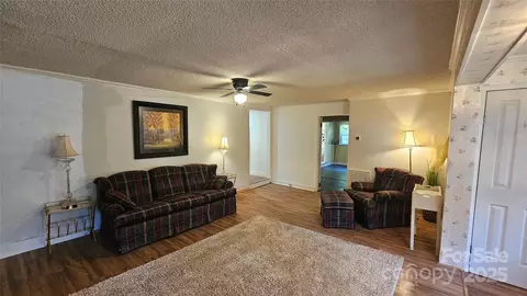 Living - 140 Dalu Ln, Harmony, NC 28634 photo 4 of 5