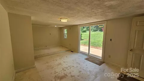 Living - 140 Dalu Ln, Harmony, NC 28634 photo 5 of 5