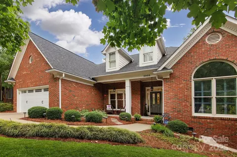 8008 Alba Ct, Charlotte, NC 28269