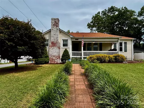 522 W Congress St, Lincolnton, NC 28092
