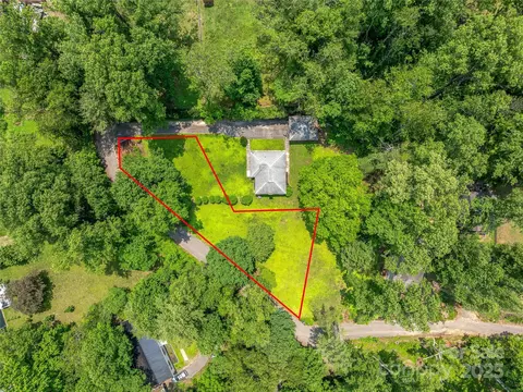 99999 W Skyland 3 Cir #3, Asheville, NC 28804