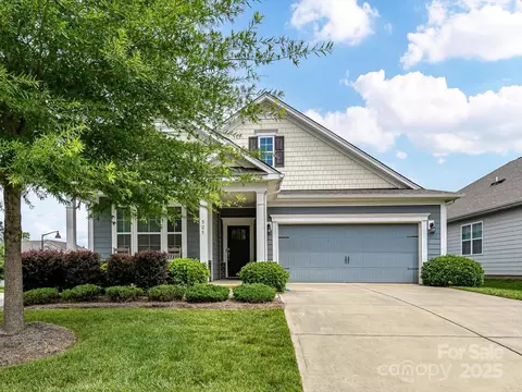 505 Belle Grove Dr, Lake Wylie, SC 29710