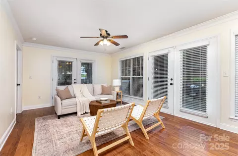 1136 W 1st St, Charlotte, NC 28202