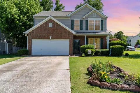 2206 Waters Trail Dr, Charlotte, NC 28216