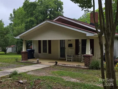804 Dennis St, Troy, NC 27371