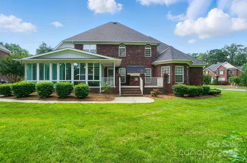 201 Limerick Dr, Matthews, NC 28104