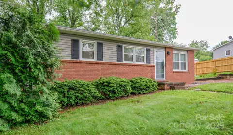 109 Chapman Dr, Asheville, NC 28805
