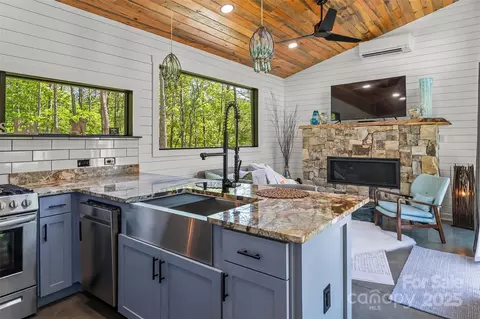 Kitchen - 2508 Wolf Pit Rd, Morganton, NC 28655 photo 5 of 5