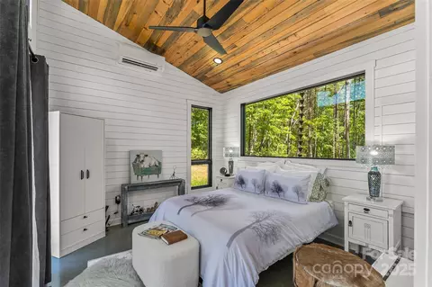 Bedroom - 2508 Wolf Pit Rd, Morganton, NC 28655 photo 3 of 3