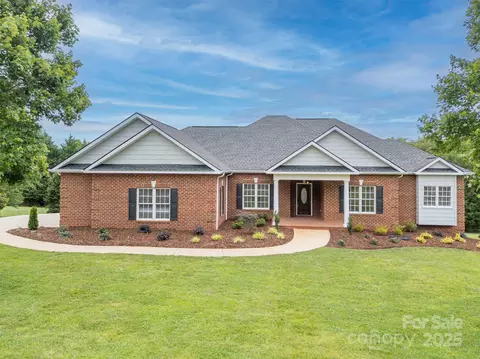 182 Kensington Dr, Forest City, NC 28043