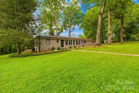 7022 Lakeside Dr, Charlotte, NC 28215