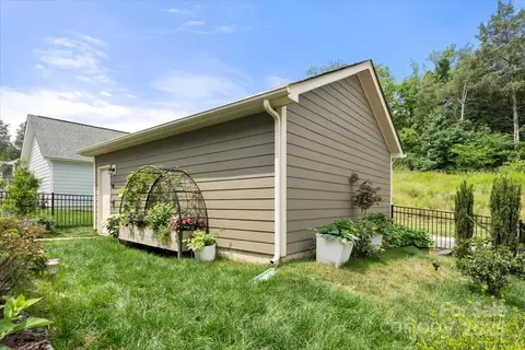Exterior - 15515 Laverack Ln, Davidson, NC 28036 photo 6 of 7
