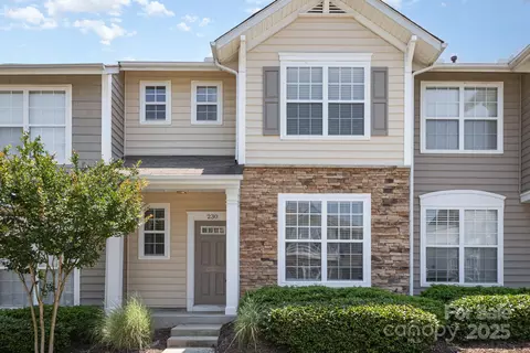 230 Dawn Mist Ln, Fort Mill, SC 29708 photo 3