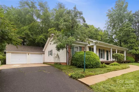 1821 Bonnie Ln, Charlotte, NC 28213
