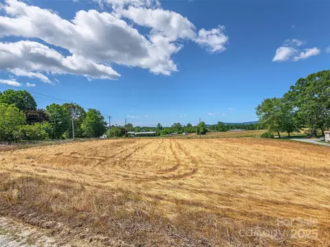 000 Ridge Rd, Hendersonville, NC 28792