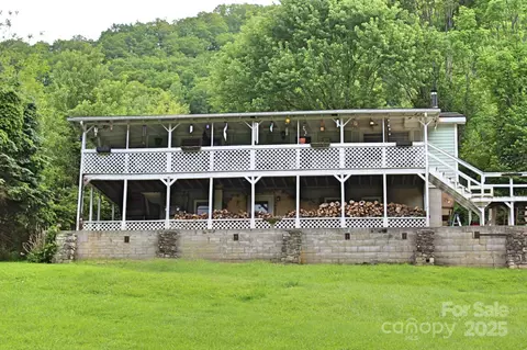 75 Unity Dr, Waynesville, NC 28786