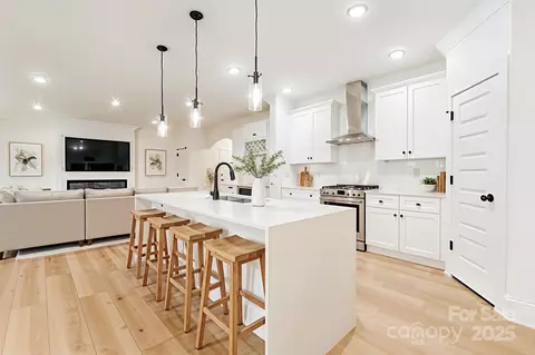 8311 Adrian Ct, Charlotte, NC 28270