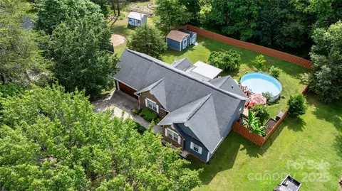 1305 Creekview Dr, Gastonia, NC 28052