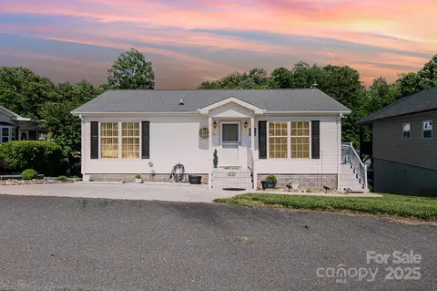 161 Badin Lake Cir, New London, NC 28127