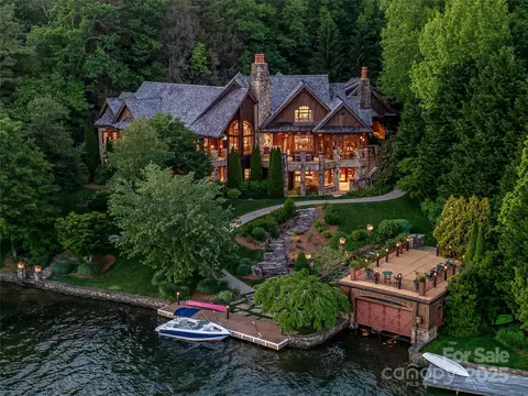 41 Chimney Pt, Lake Toxaway, NC 28747