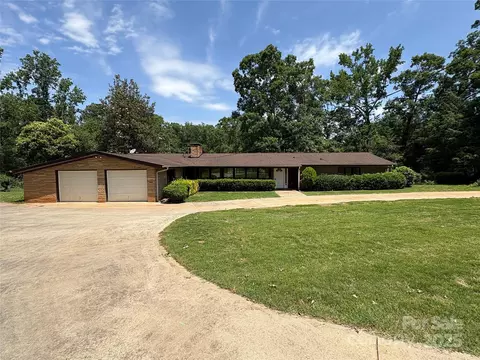 223 W Forest Dr, Greenwood, SC 29646