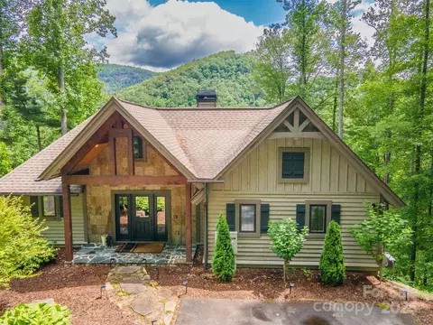75 Indigo Bunting Ct, Tuckasegee, NC 28783