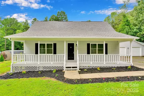 122 Blueberry Ln, Statesville, NC 28677