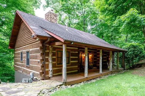 115 Grinnin Sun Rd, Burnsville, NC 28714