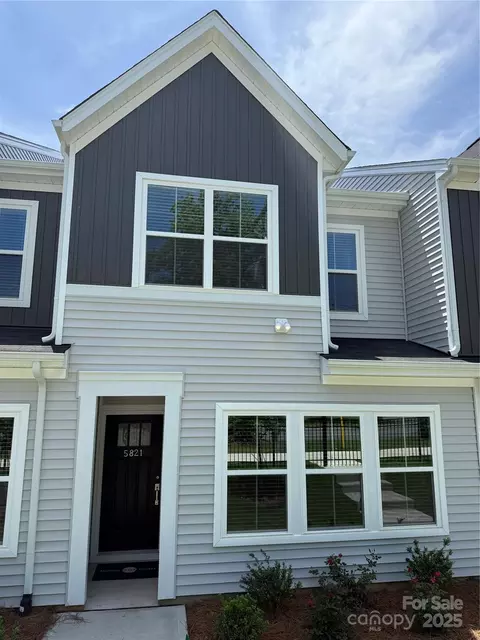 5821 Tuckaseegee Rd, Charlotte, NC 28208