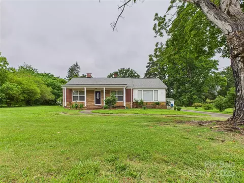 3055 16th Ne St NE, Hickory, NC 28601