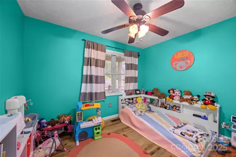 Bedroom - 72 Sovereign Cir, Clyde, NC 28721 photo 5 of 6
